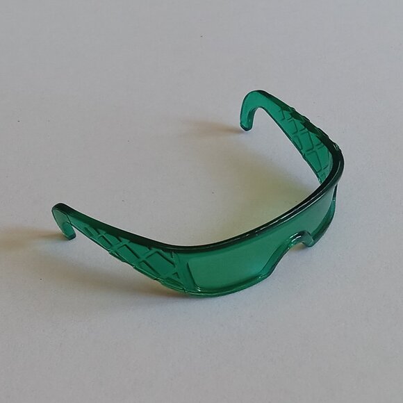 ๐ฏ 10 for $12 / Miniature Green Plastic Sunglasses - Picture 1 of 10